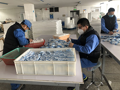 东纶公司为中纺院系统送湿巾